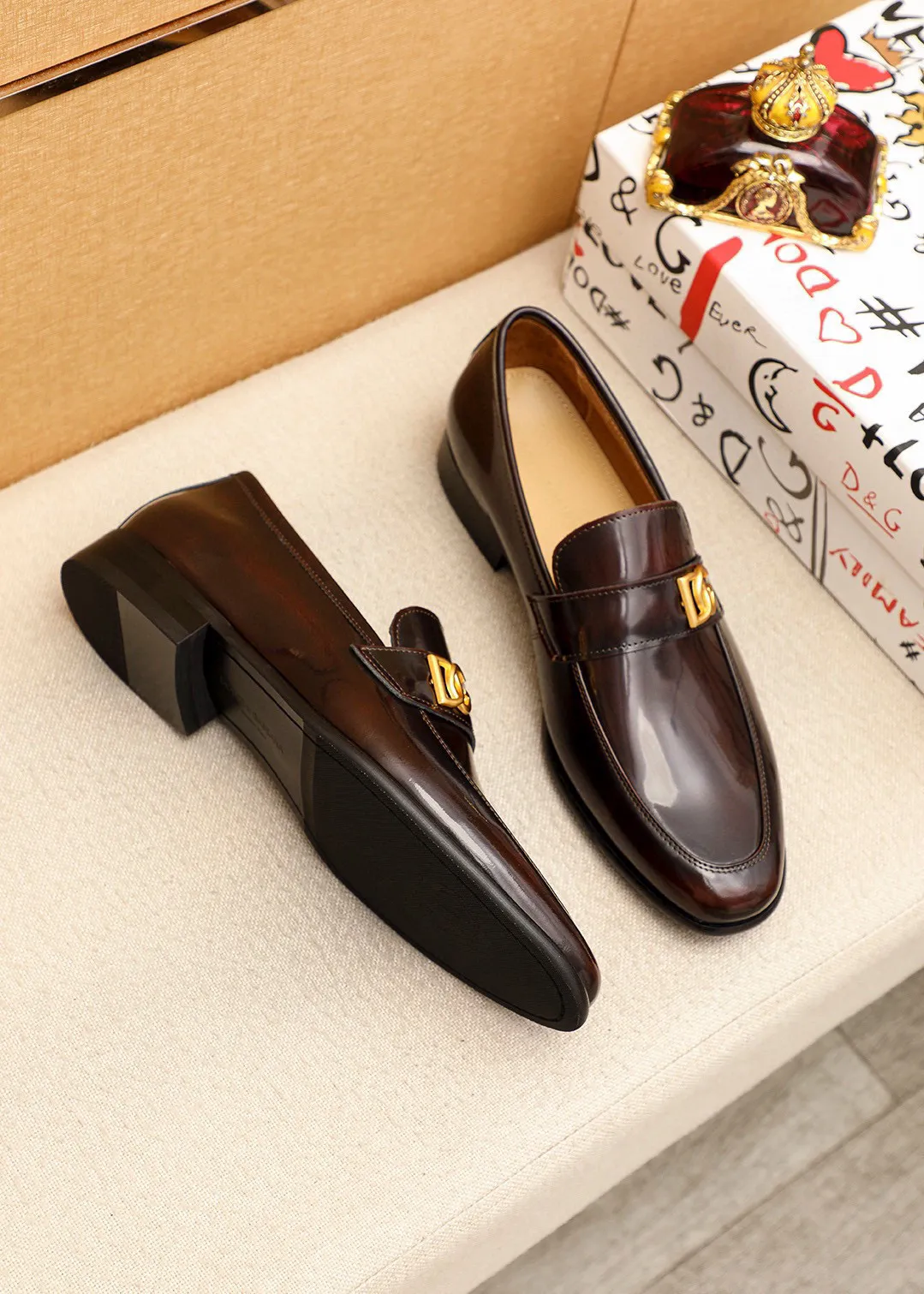 Men's clothing and shoes 💰460 💐DG top quality🔍🔍Men's new leather shoes🚹Sold simultaneously at counters⚠The uppers are imported open-edge beaded cowhide leather uppers from Italy, fully imported cowhide leather lining + classic hardware buckles, completely 1⃣️to 1⃣️reproduction🇮🇹💪💪, ⚠ Sole: The original sole is specially provided by the original factory. The exclusive movable molded sole is super comfortable. ⚠The original factory follows the order, 🔍🔍high quality, you can enter and exit the counter at will, welcome to compare⚠Size: 38-44 (45.46🉑️Customized)